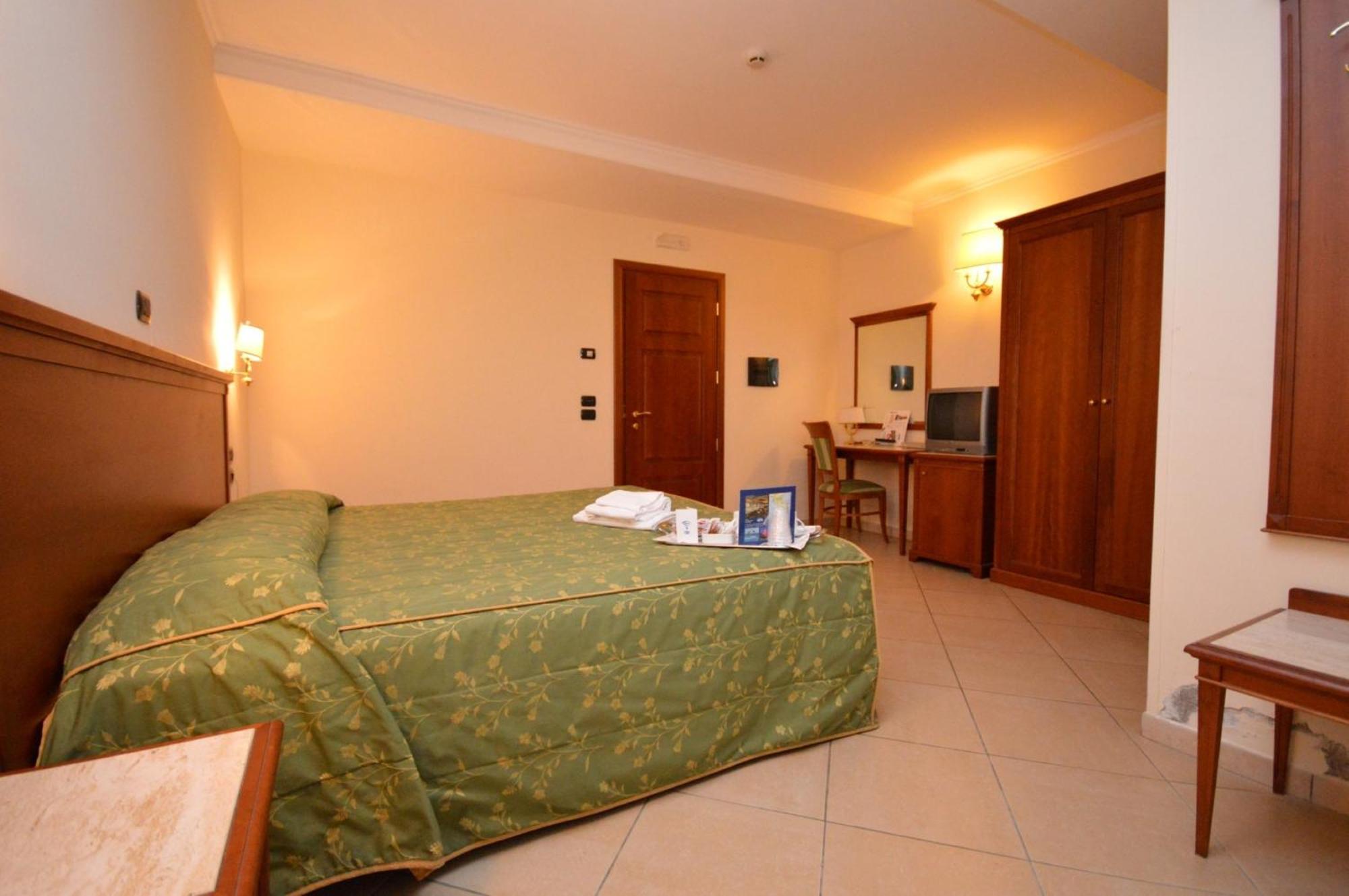 Hotel Residence Il Gabbiano Ciro Marina Room photo