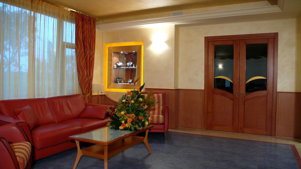 Hotel Residence Il Gabbiano Ciro Marina Exterior photo