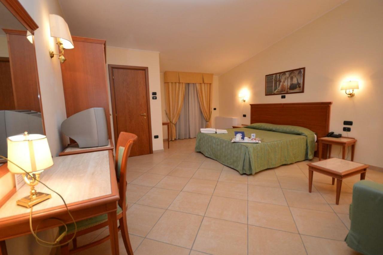 Hotel Residence Il Gabbiano Ciro Marina Room photo